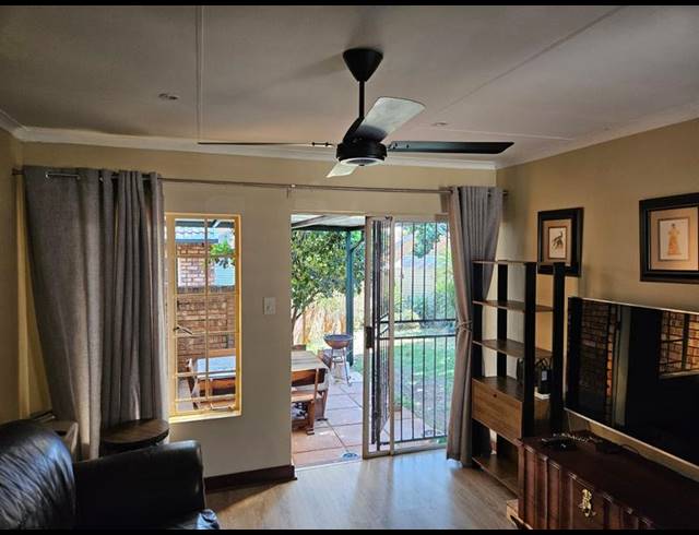 2 BEDROOM TOWNHOUSE FOR SALE IN ROOIHUISKRAAL NORTH